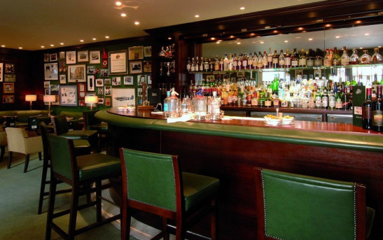 American bar interior 2